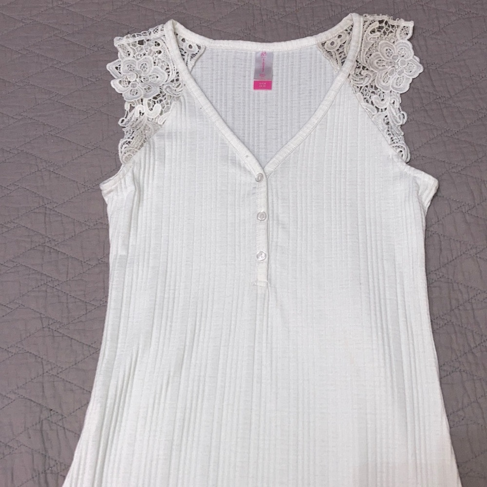 White sleeveless shirt